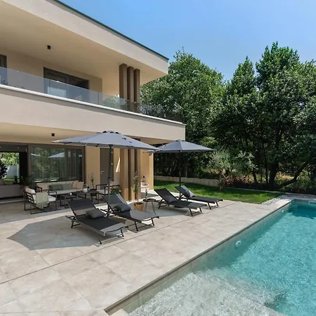 Villa Luxury Forest With Heated Pool In Istria Umag