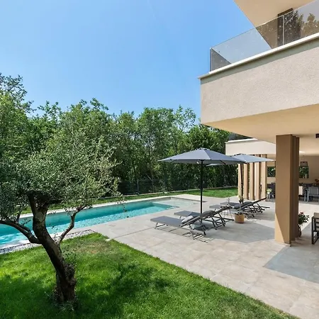 Villa Luxury Forest With Heated Pool In Istria