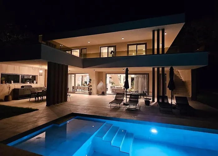 Luxury Forest With Heated Pool In Istria Villa Umago