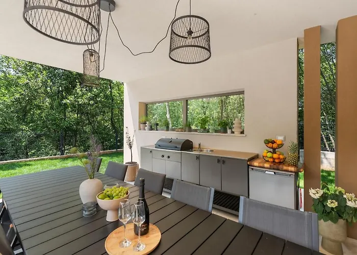 Luxury Forest With Heated Pool In Istria Villa