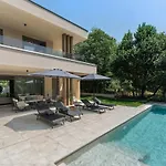Villa Luxury Forest With Heated Pool In Istria Umag