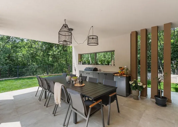 Luxury Forest With Heated Pool In Istria Βίλα Ουμάγκ