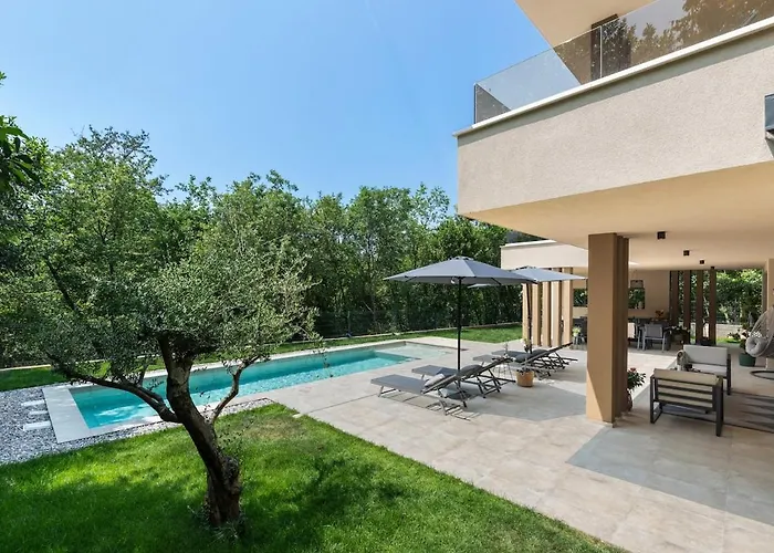 Βίλα Luxury Forest With Heated Pool In Istria