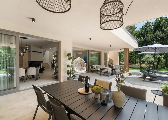 Βίλα Luxury Forest With Heated Pool In Istria *