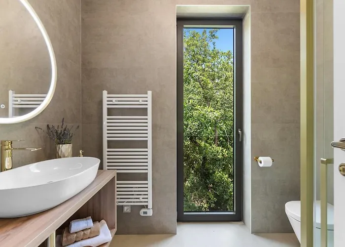 Βίλα Luxury Forest With Heated Pool In Istria Ουμάγκ